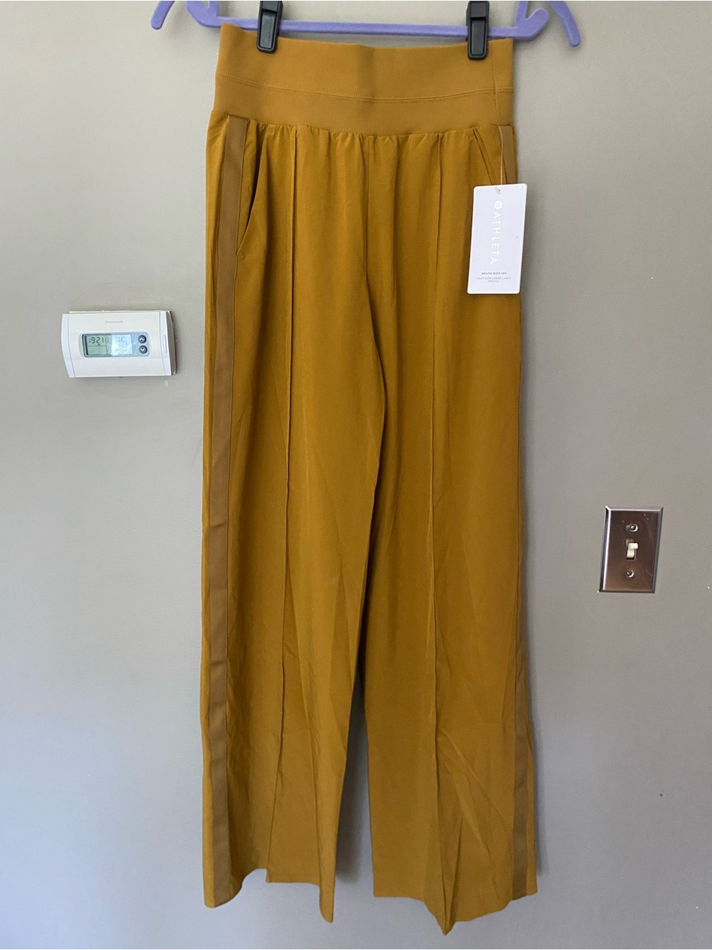 NWT ATHLETA Nolita Wide Leg Pants In Brass Yellow Size 2 - Picture 2 of 9